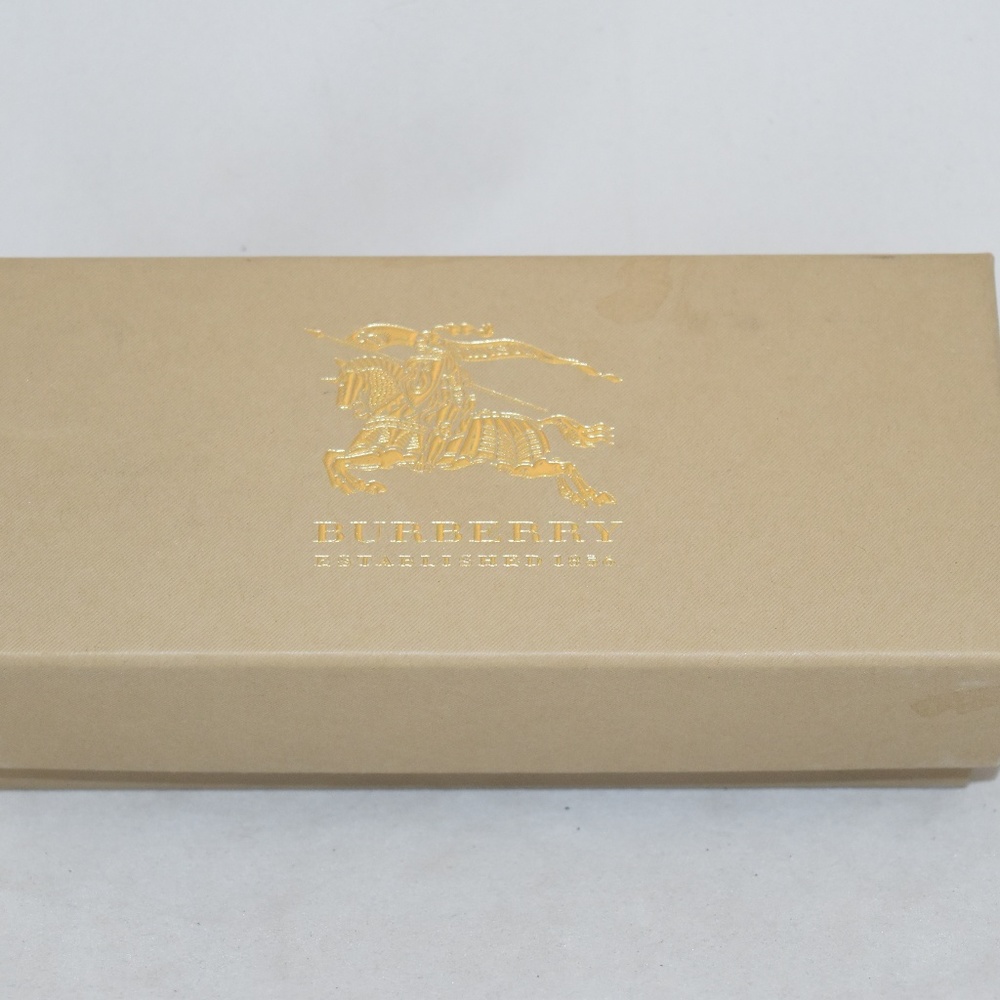 Burberry Sunglass-gift box. Pre-owned